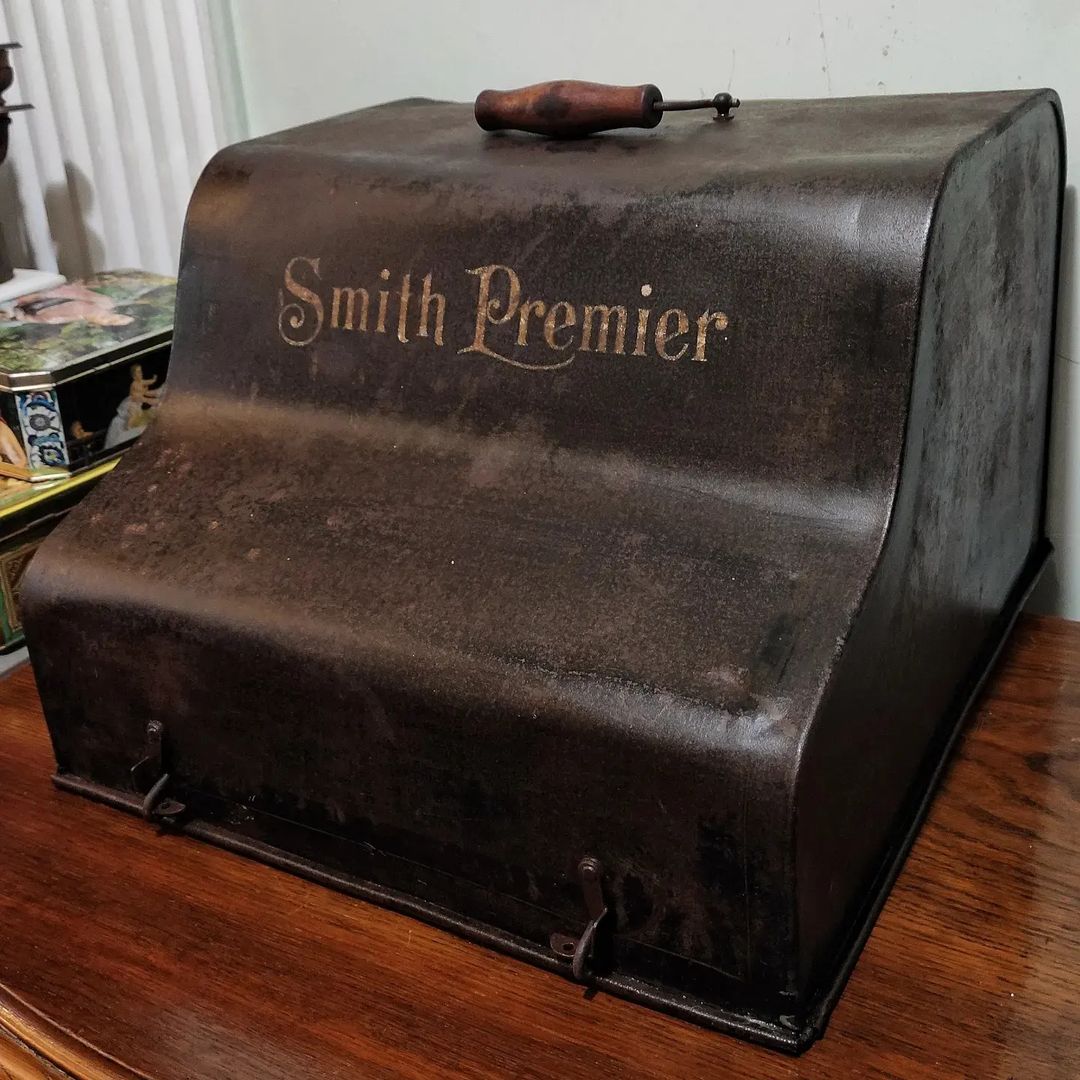 1910's USA. Smith Premier brand 10-A model type class office typewriter
