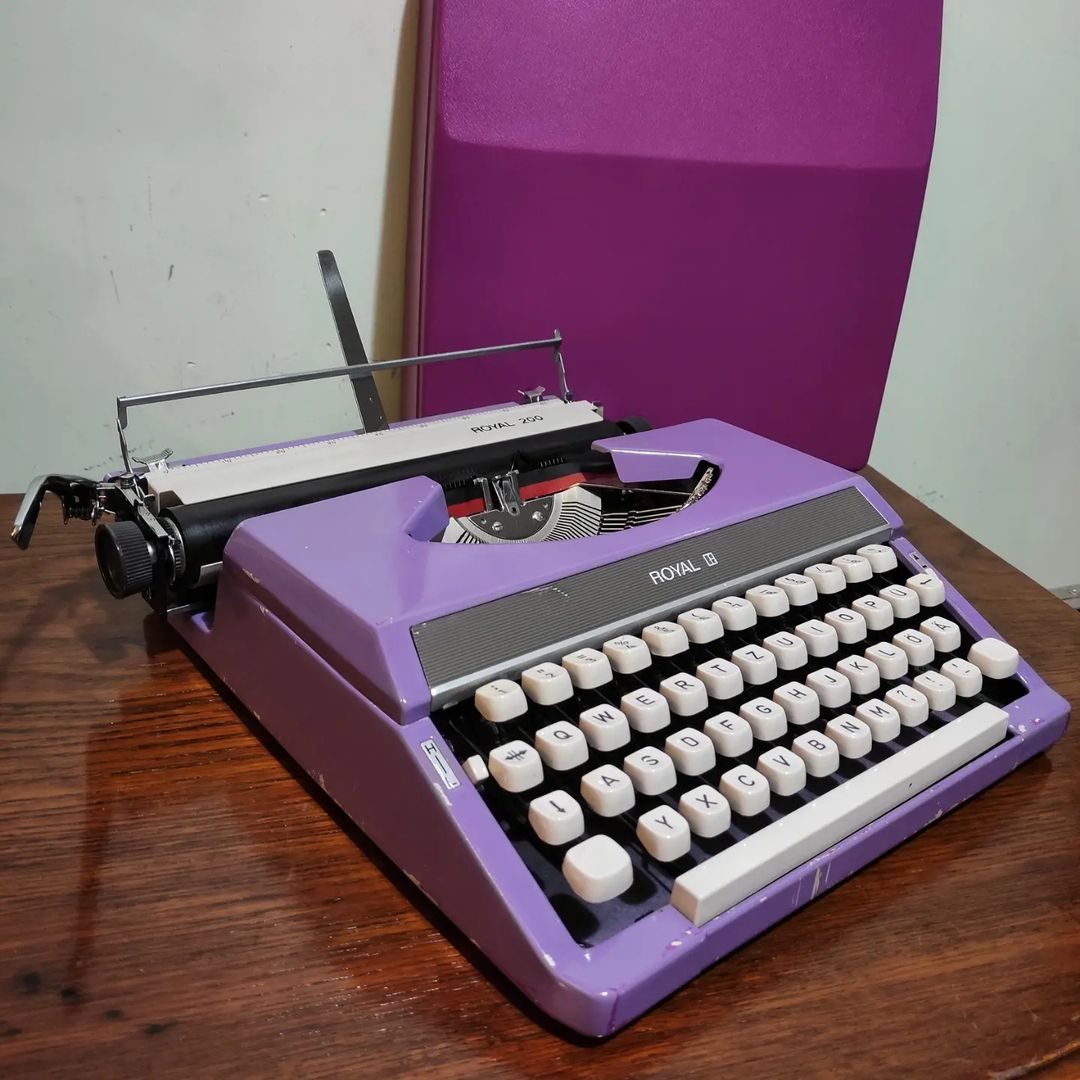 1970's Japan Royal brand 200 model portable typewriter Contrary to original color