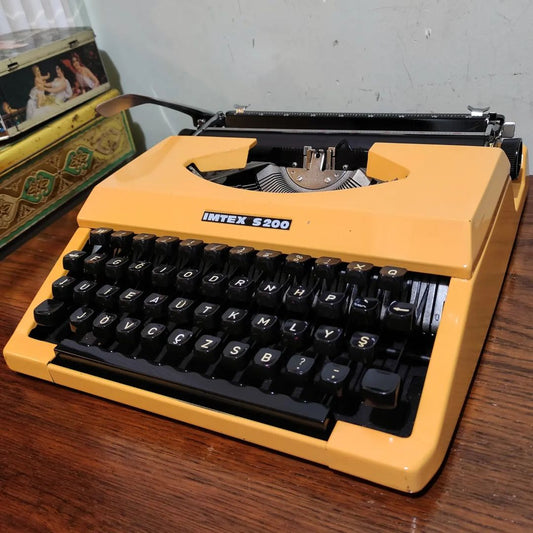 1970's Japan  Imtex brand S200 model portable typewriter