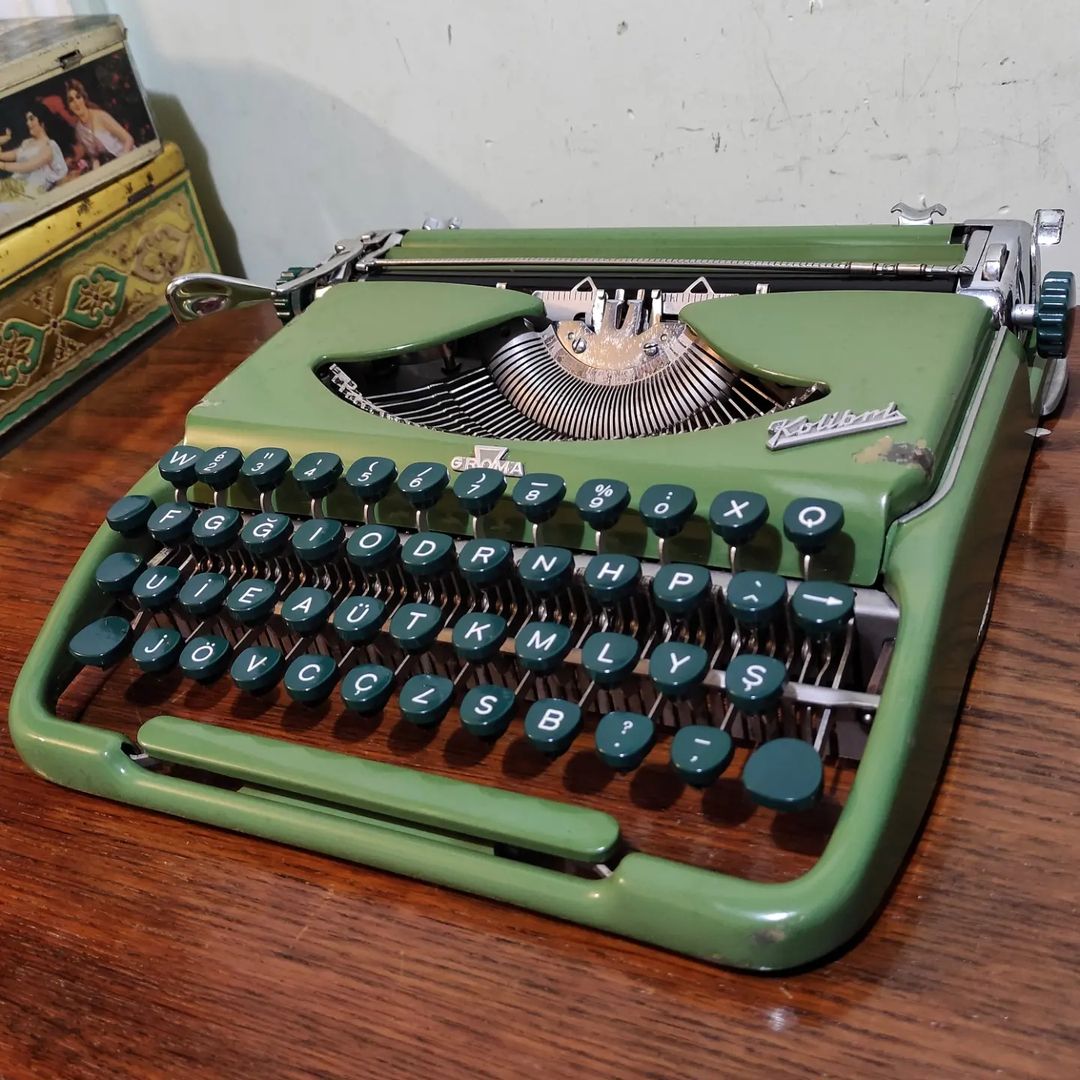 1950's Germany  Green Color Groma brand Kolibri model portable typewriter