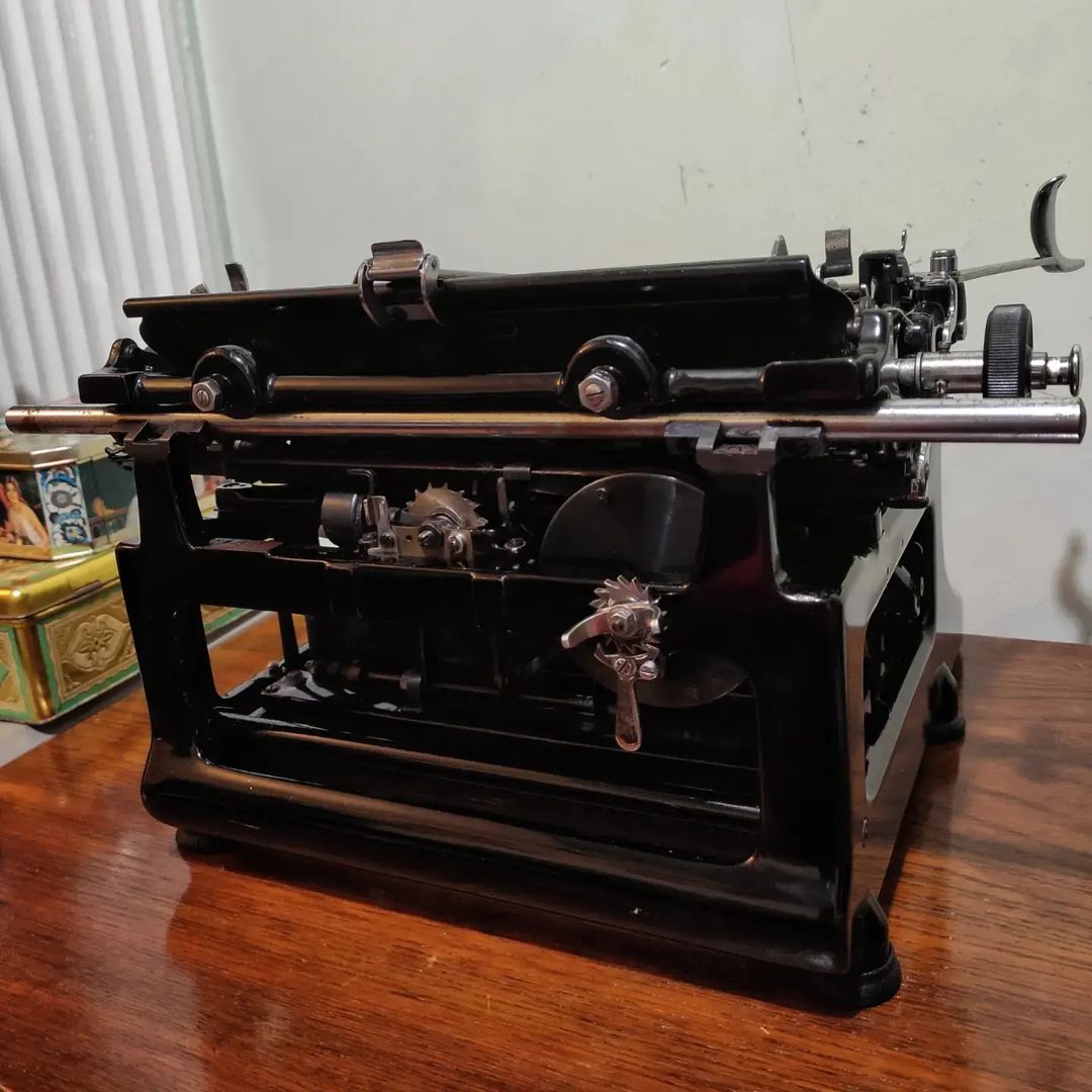 1930's Germany Ideal brand ET model office typewriter with serial number