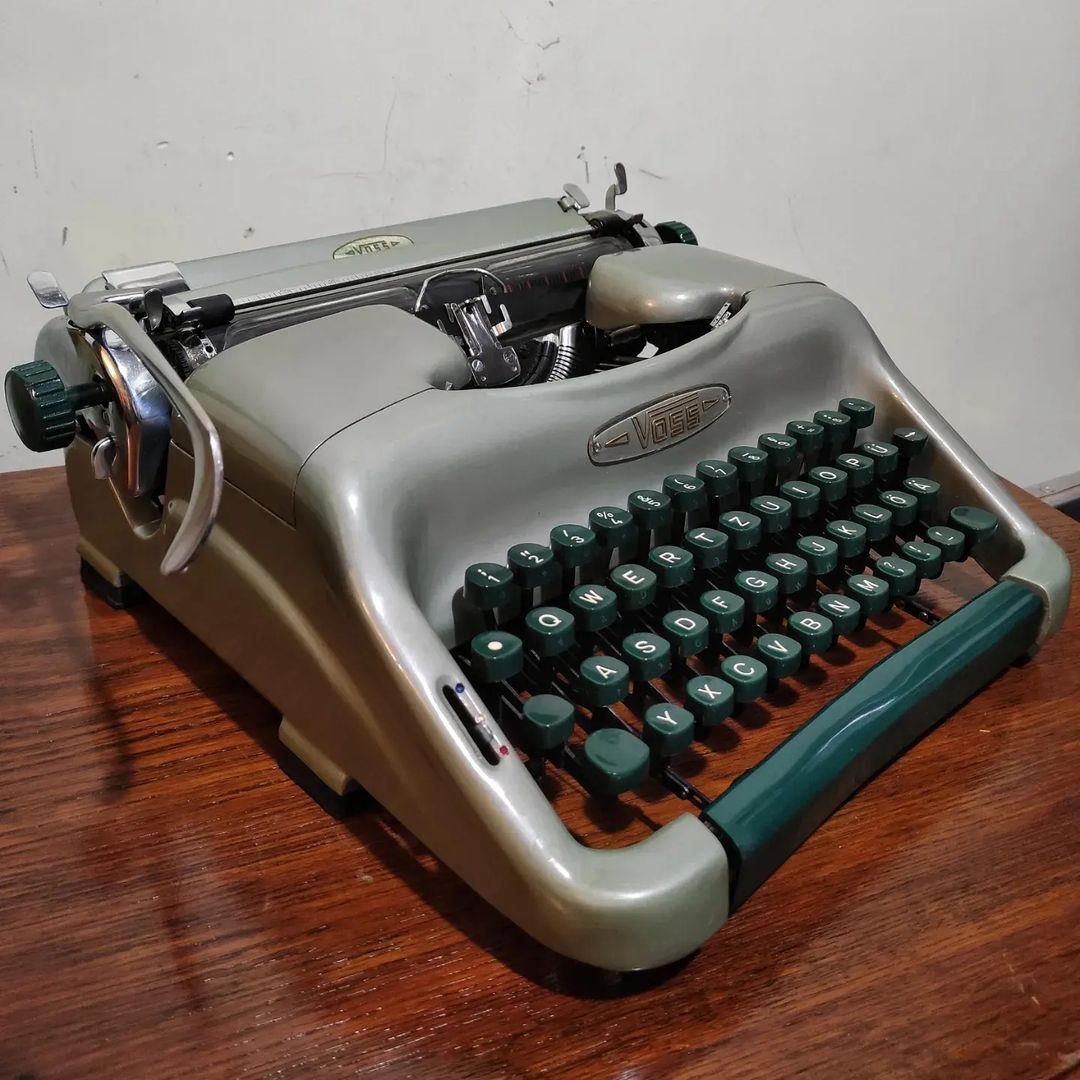 1950's Germany  Voss brand ST24 model portable typewriter
