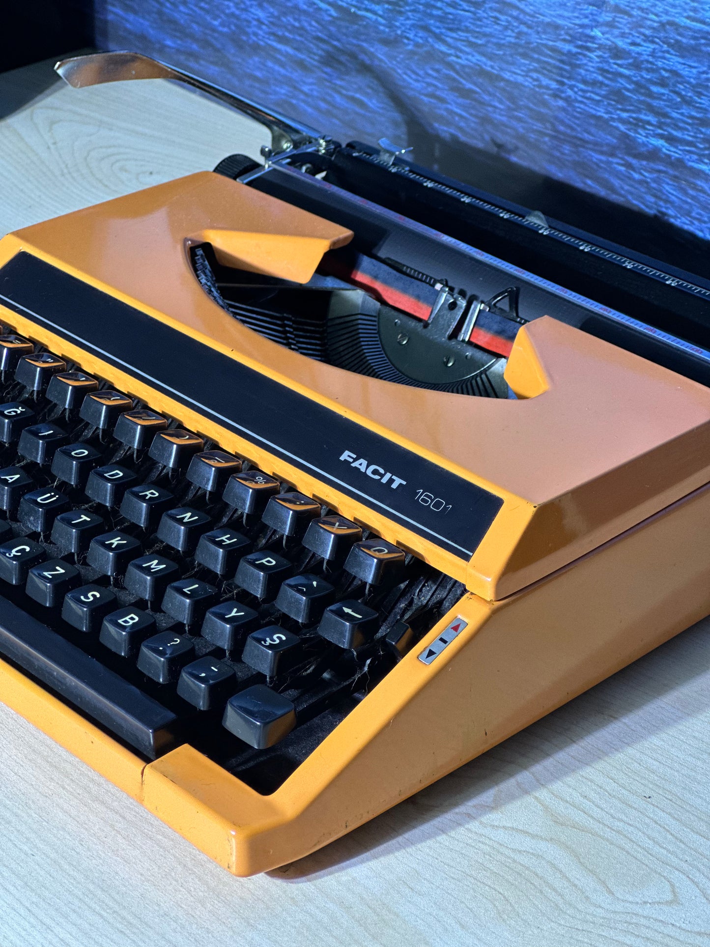 Facit 1601 TYPEWRITER , Orange Color Facit Typewriter, Orginal Bag Avaible