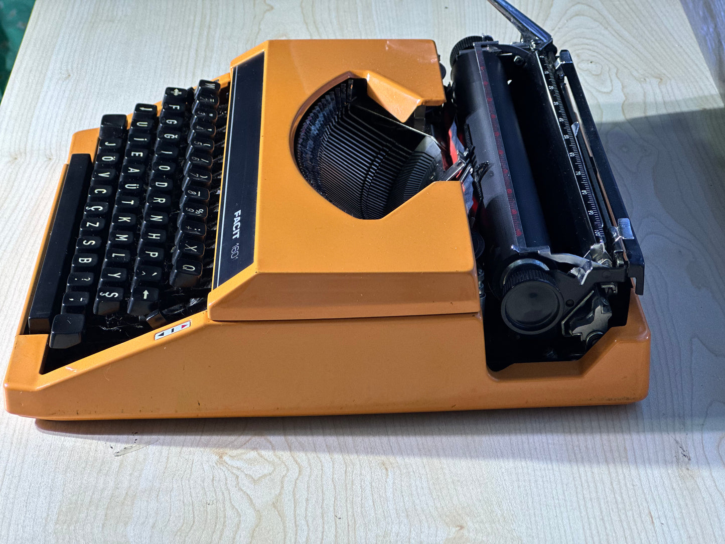 Facit 1601 TYPEWRITER , Orange Color Facit Typewriter, Orginal Bag Avaible