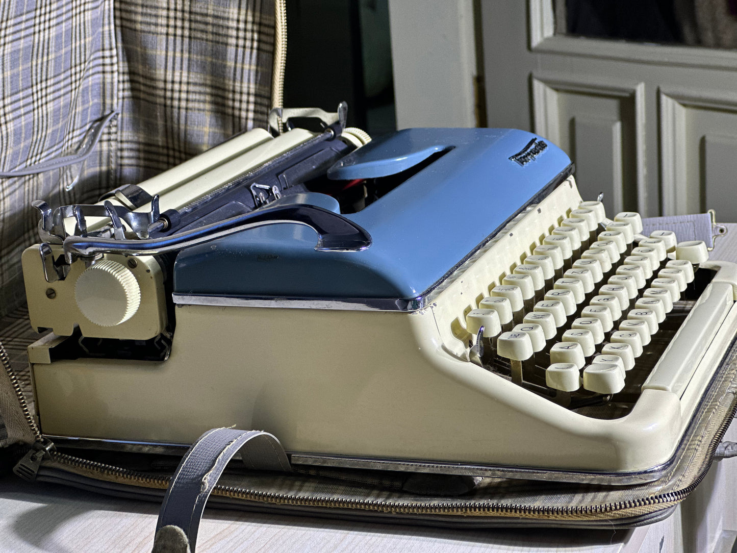 1950's Torpedo 18b Portable Typewriter, Beige and Blue Double Color Working Condition with Original Bag