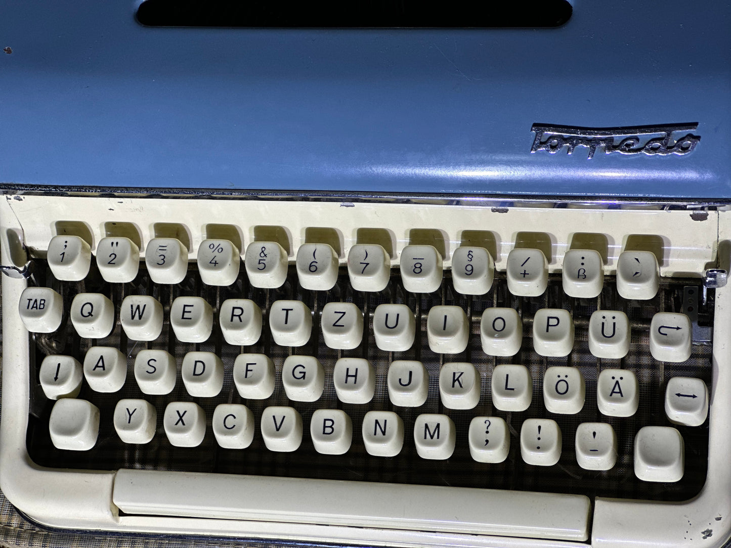 1950's Torpedo 18b Portable Typewriter, Beige and Blue Double Color Working Condition with Original Bag
