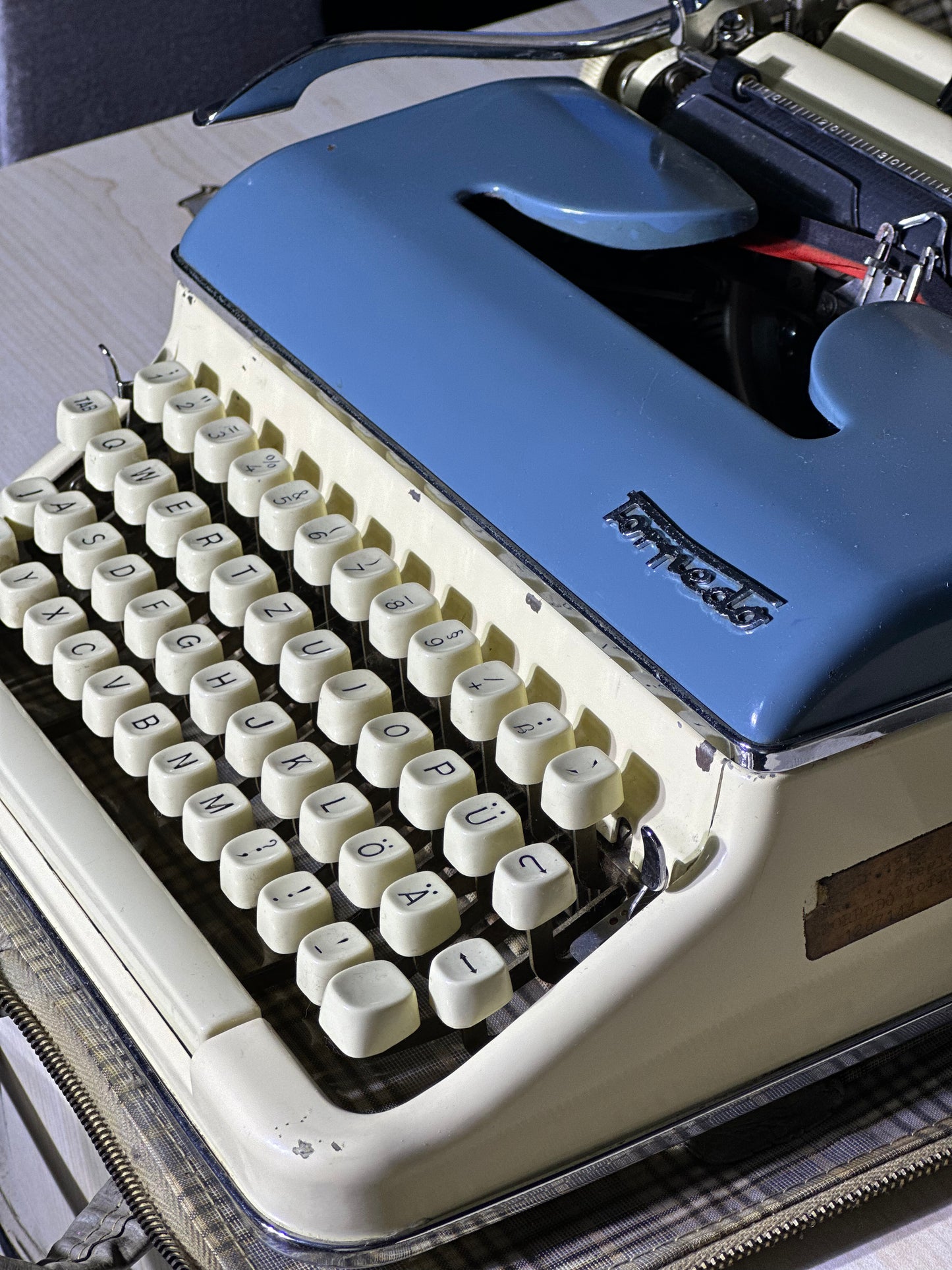 1950's Torpedo 18b Portable Typewriter, Beige and Blue Double Color Working Condition with Original Bag