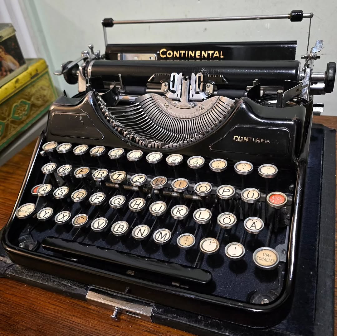 1935 Germany 3rd Reich Era Continental brand Portable model portable typewriter