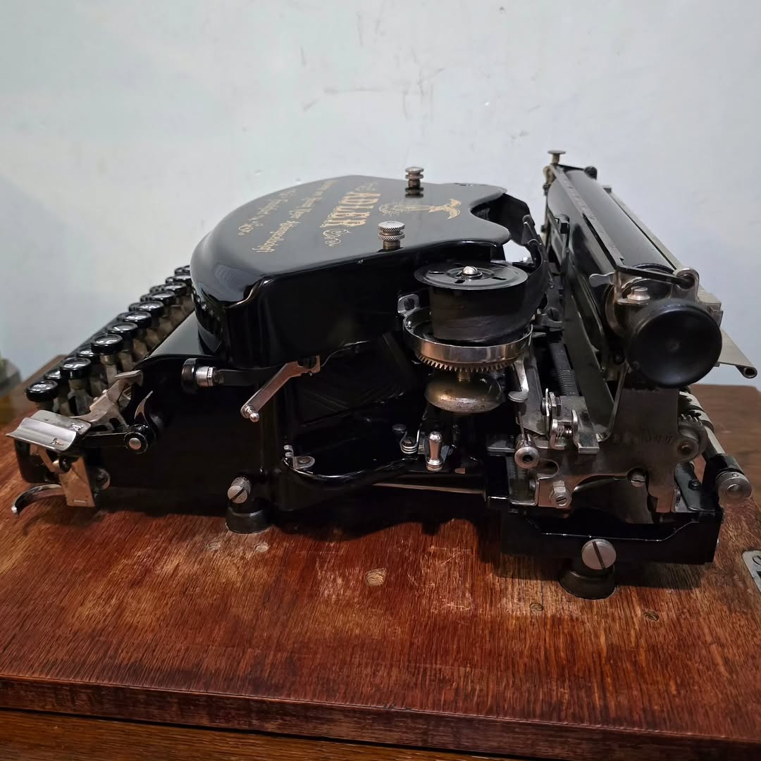 1910's Germany Adler brand 7 model portable typewriter very clean
