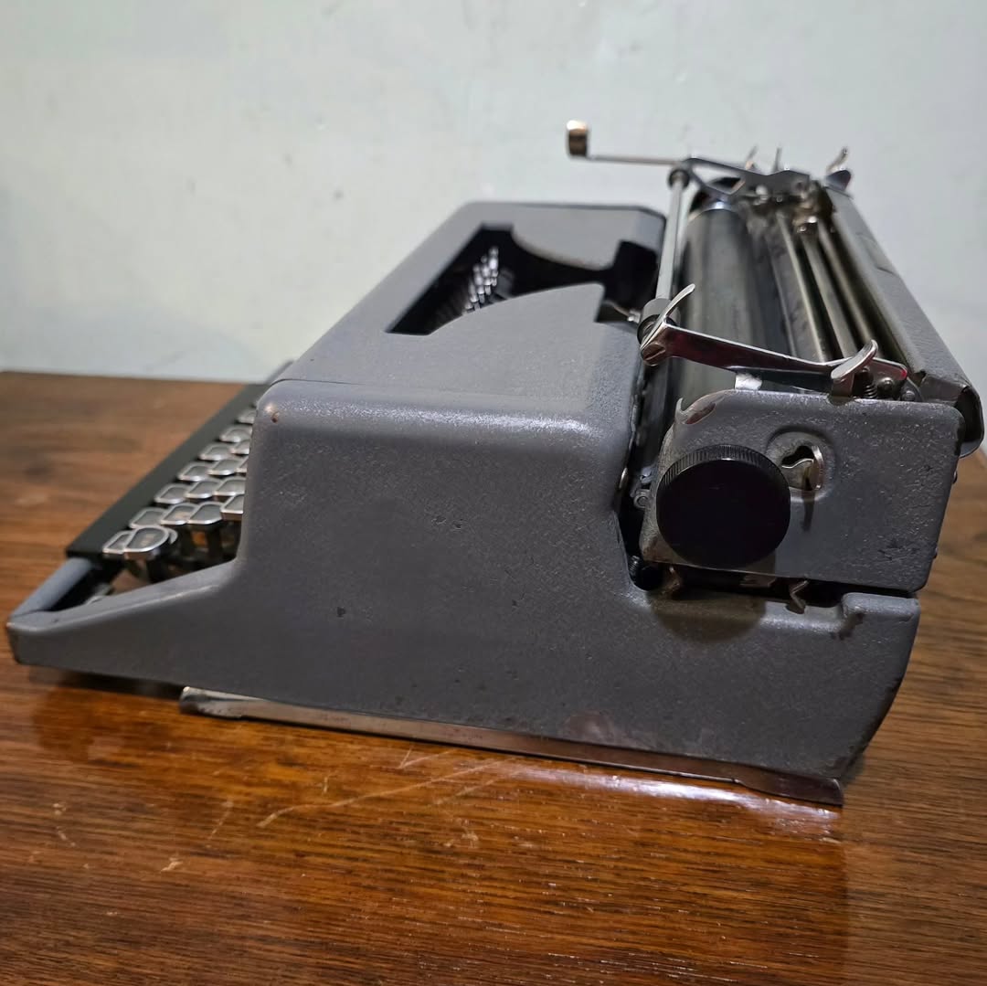 1948's Canada Royal brand Quiet De Luxe model portable typewriter