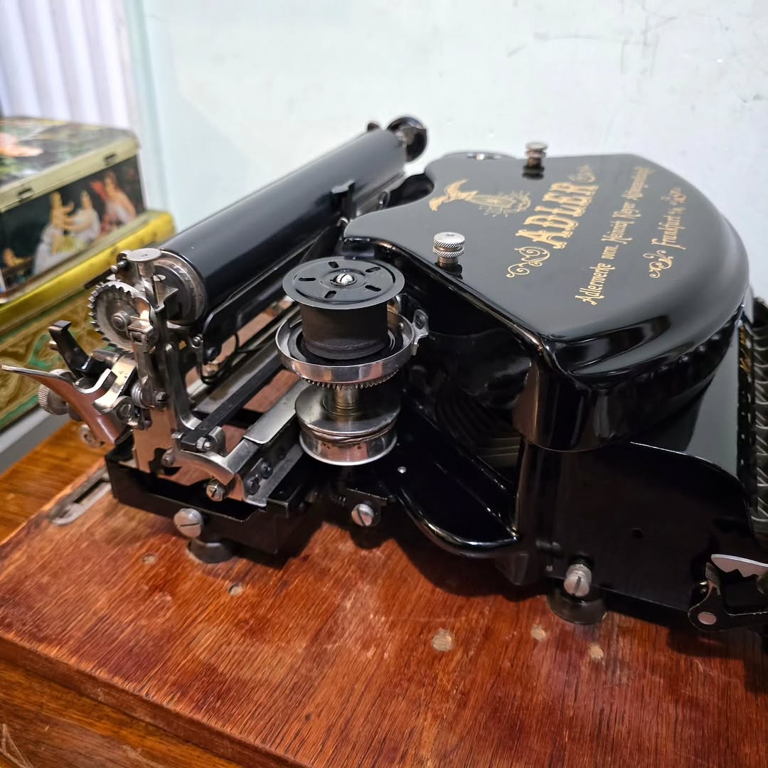 1910's Germany Adler brand 7 model portable typewriter very clean