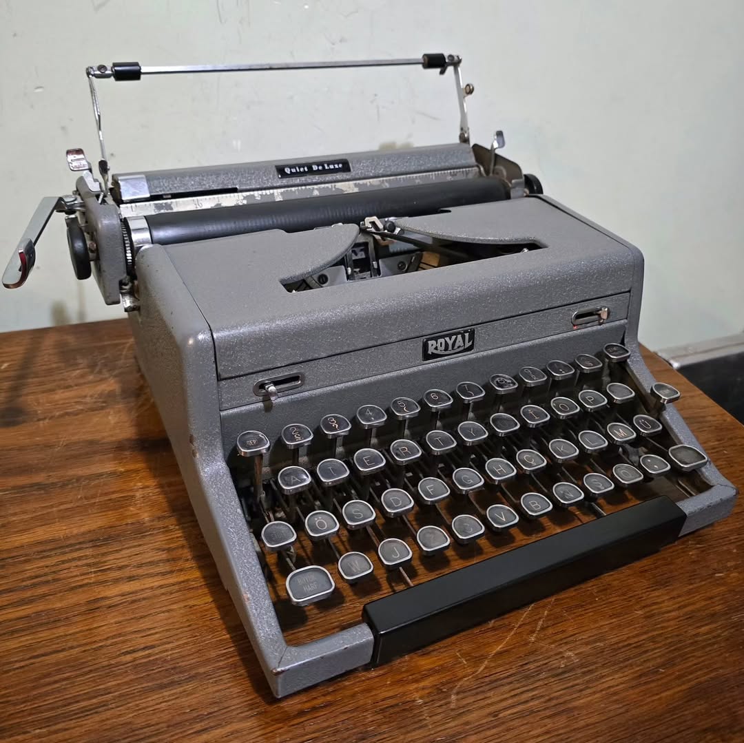 1948's Canada Royal brand Quiet De Luxe model portable typewriter
