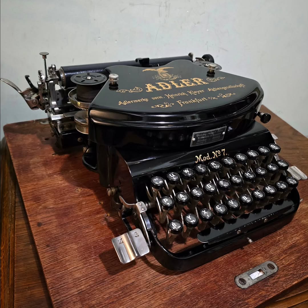 1910's Germany Adler brand 7 model portable typewriter very clean