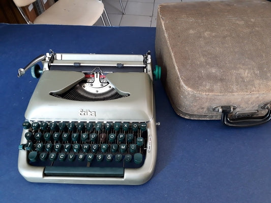 Erika Model 10 Typewriter , Made in Germany, produced in the 1950s Typewriter,Green Keyboard typewriter