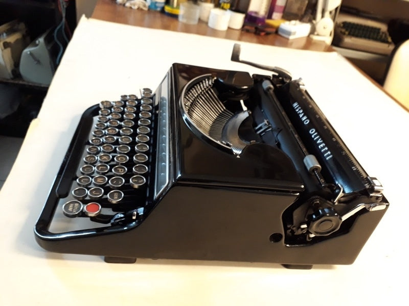 Made in Italy in 1940, Olivetti Studio 46 typewriter glass keys, Very clean and in working condition.