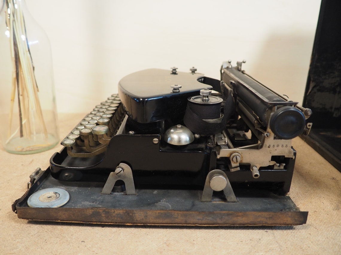 Typewriter BLICK UNIVERSAL (rare Klein Adler 1) antique portable typewriter 1924 vintage schreibmaschine machine