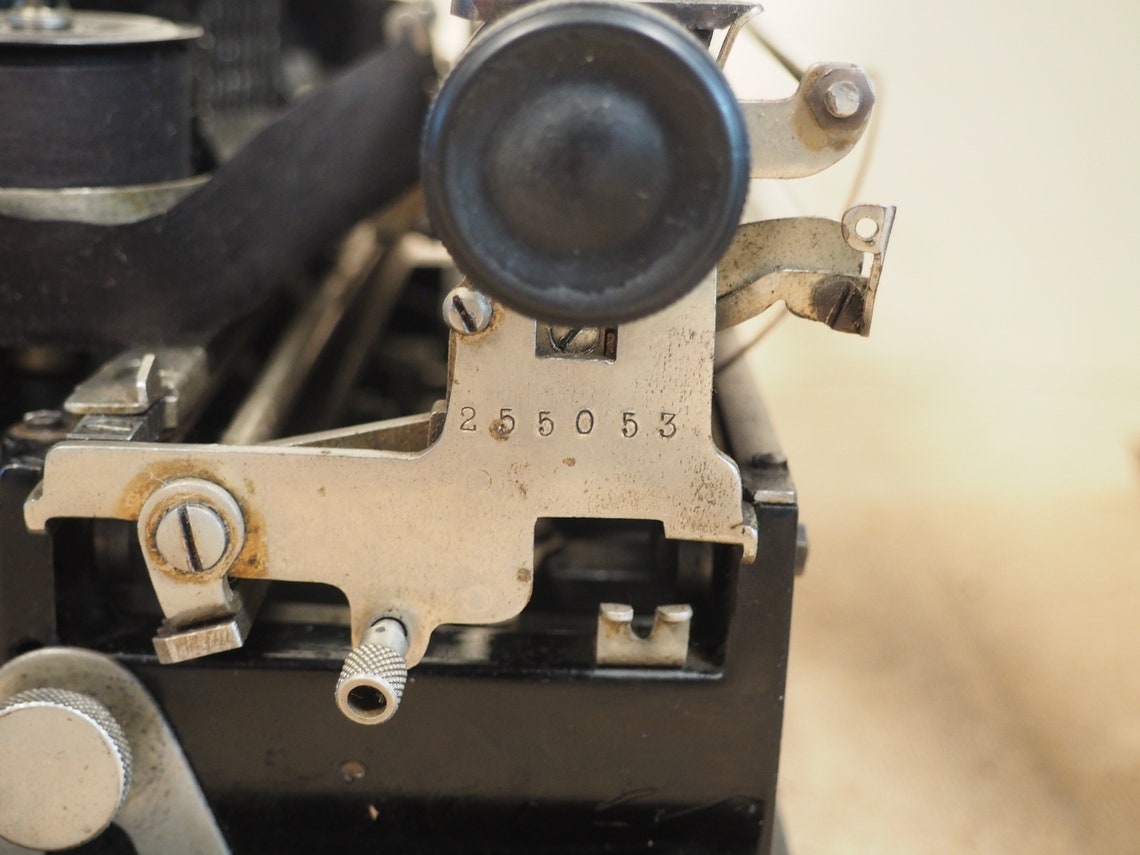 Typewriter BLICK UNIVERSAL (rare Klein Adler 1) antique portable typewriter 1924 vintage schreibmaschine machine
