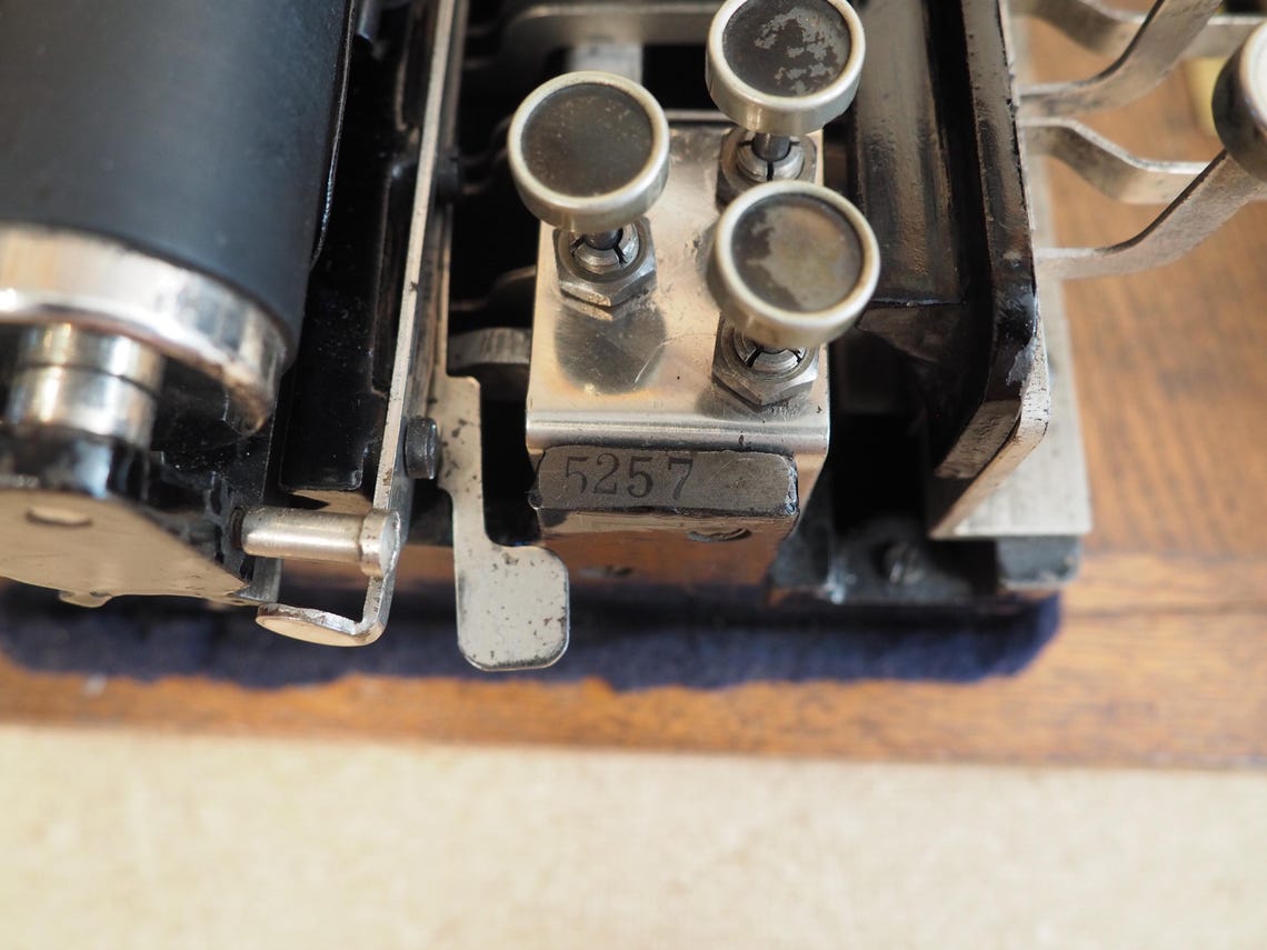 Typewriter Helios (1912) VERY RARE antique index typewriter portable German rare vintage base and case collectible