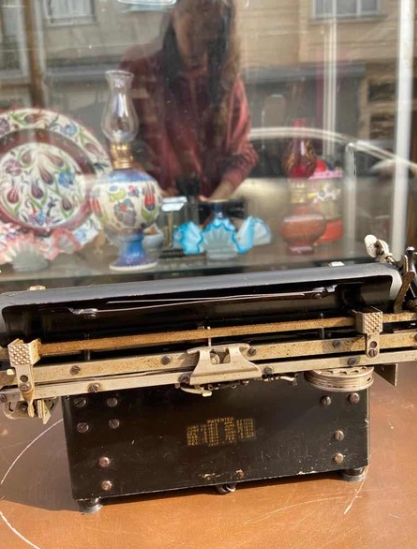 1920's German Senta Rossmann glass key Q keyboard Typewriter, Rare Typewriter