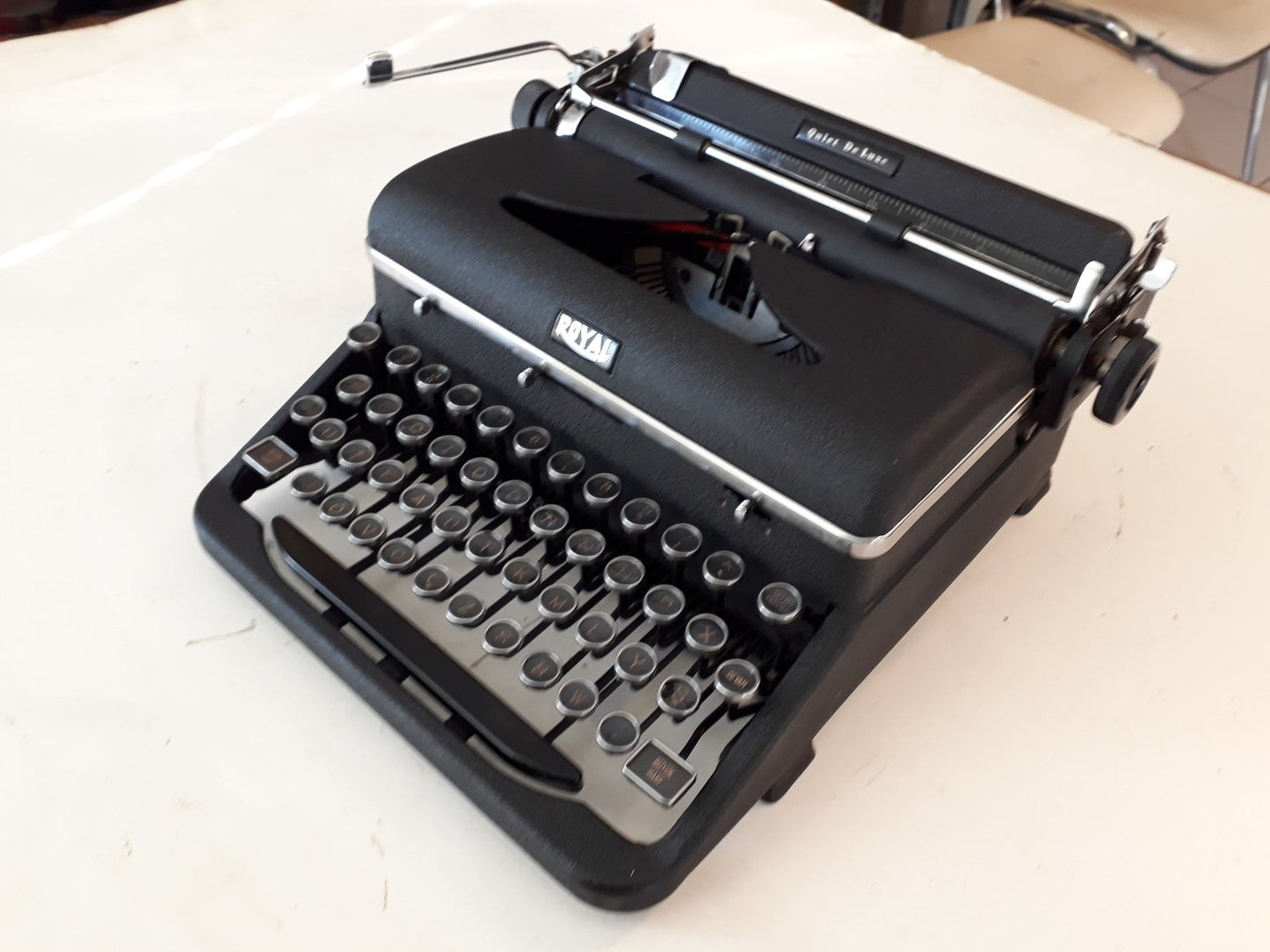1940s American production, Royal Quiet de luxe typewriter, Metal Heavy Case Typewriter