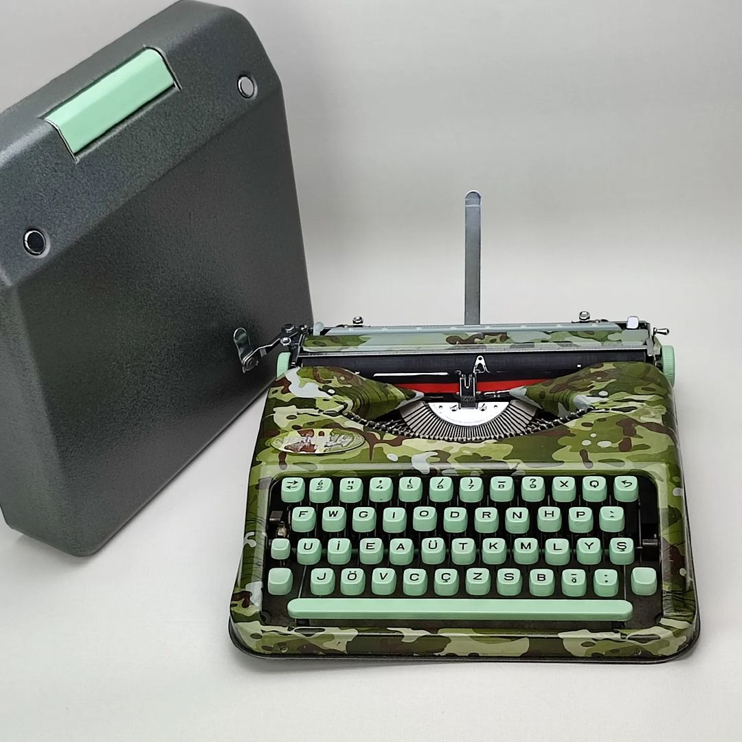 HERMES BABY ANTIQUE TYPEWRITER