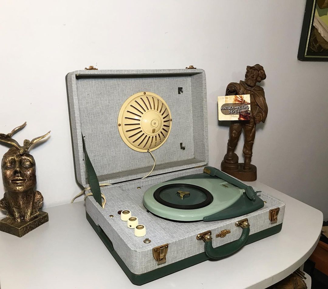 Rare French LAMBALI from the 1950s to the 60s. hi-fi SOCRADEL Bag Record Player