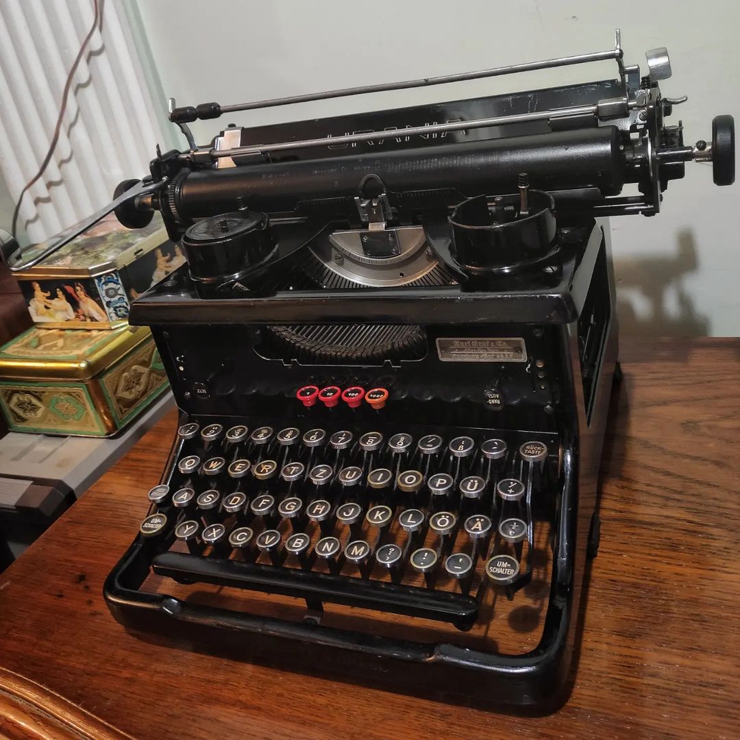 1930's Germany Urania brand model 8 Office Typewriter Glass ey