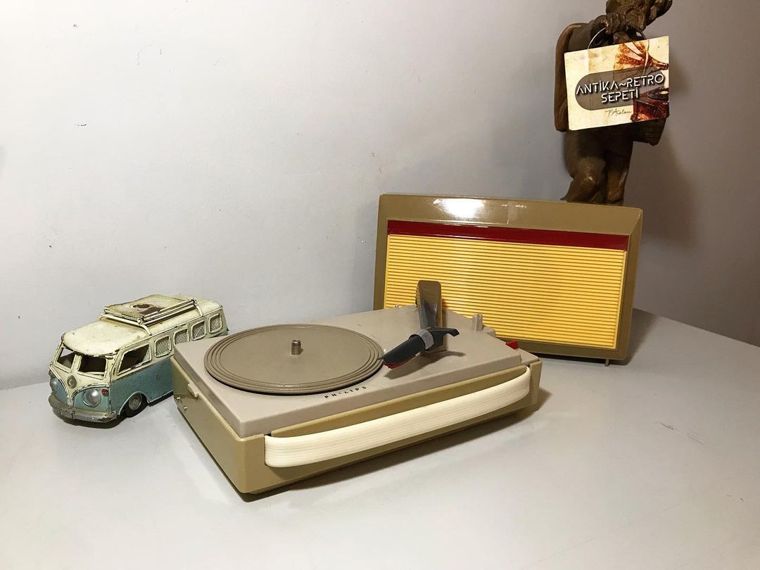 1970's Antique Philips Battery/Electric Travel Turntable