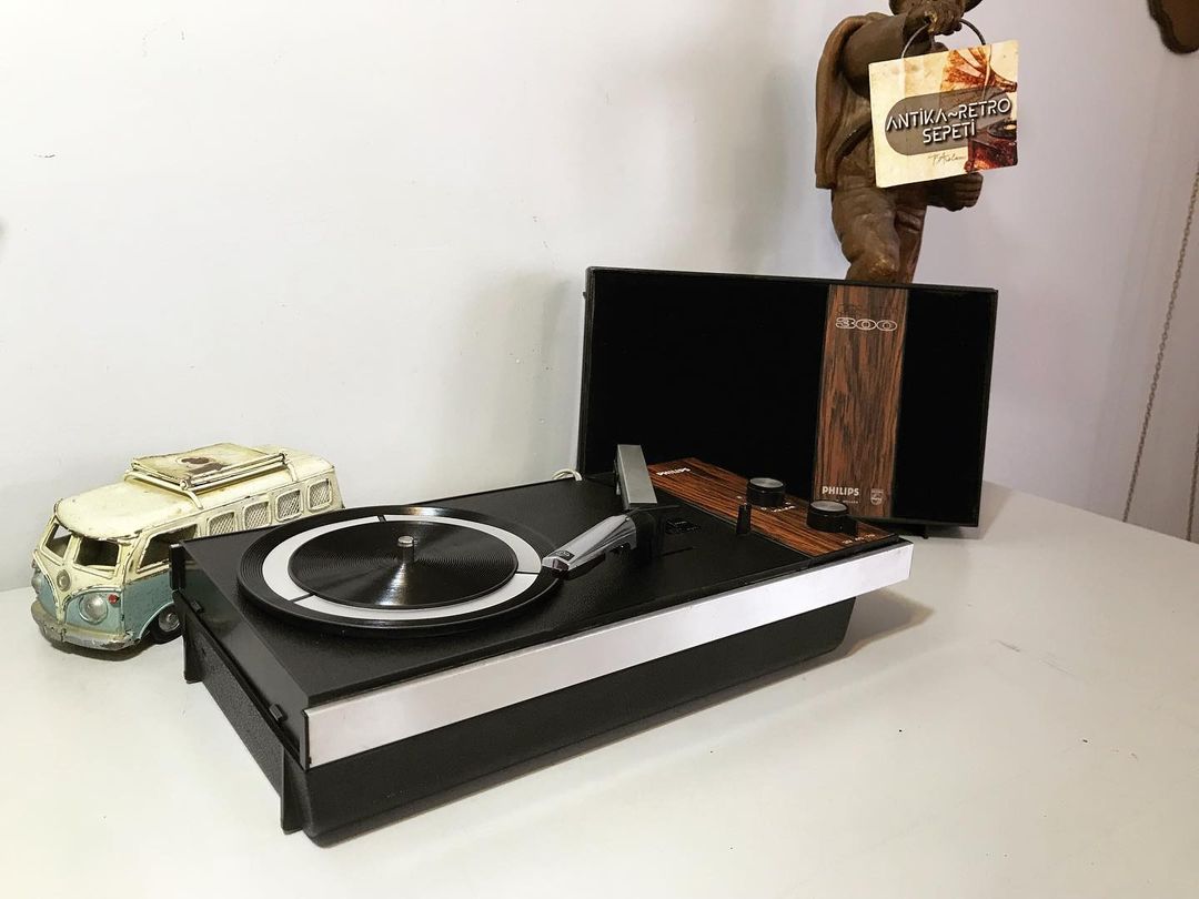 1970's Antique Philips GF300 Battery/Electric Record Player