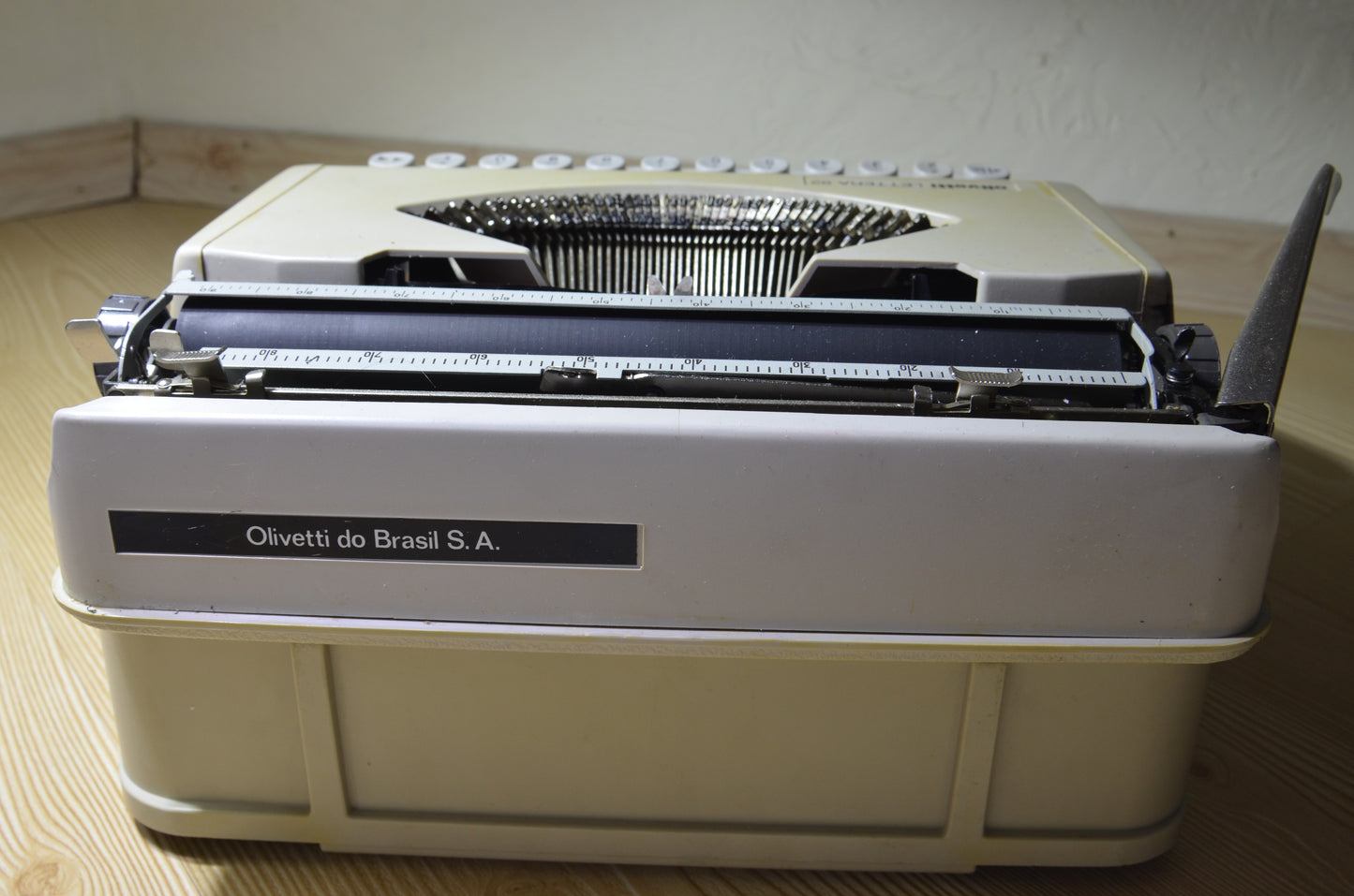 Olivetti Lettera 82,Original Gray Color Olivetti Typewriter,Orginal Bag avaible