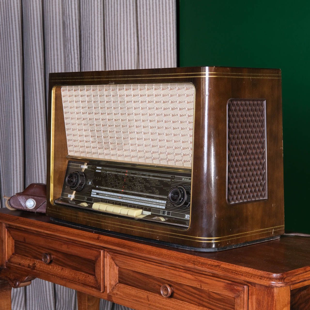 Antique Saba Radio