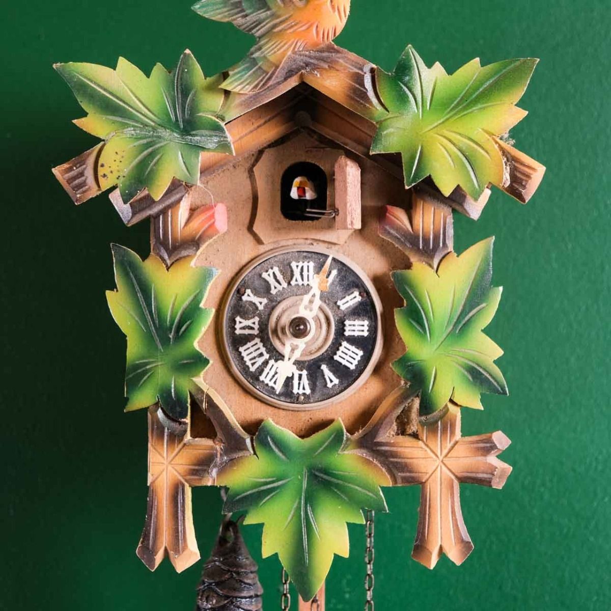 Cuckoo clock,Vintage German wooden cuckoo clock