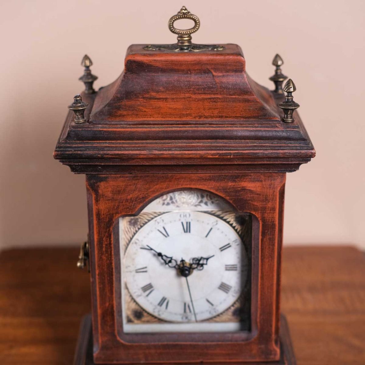 Retro Wooden Clock Keychain, Antique Wooden Clock Keychain.