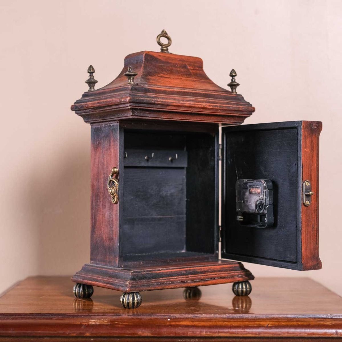 Retro Wooden Clock Keychain, Antique Wooden Clock Keychain.