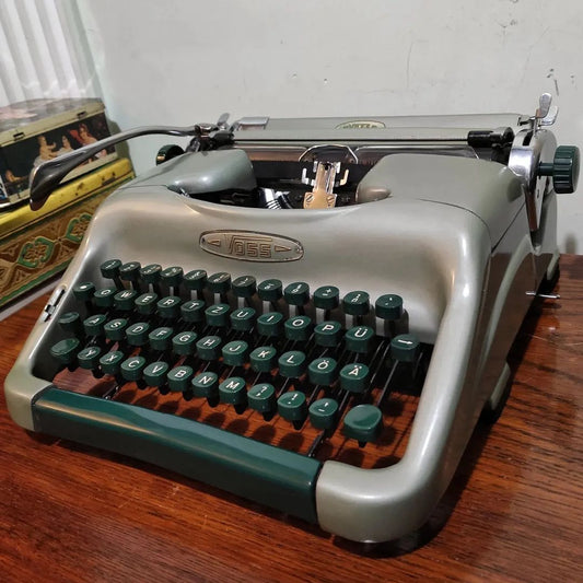 1950's Germany  Voss brand ST24 model portable typewriter