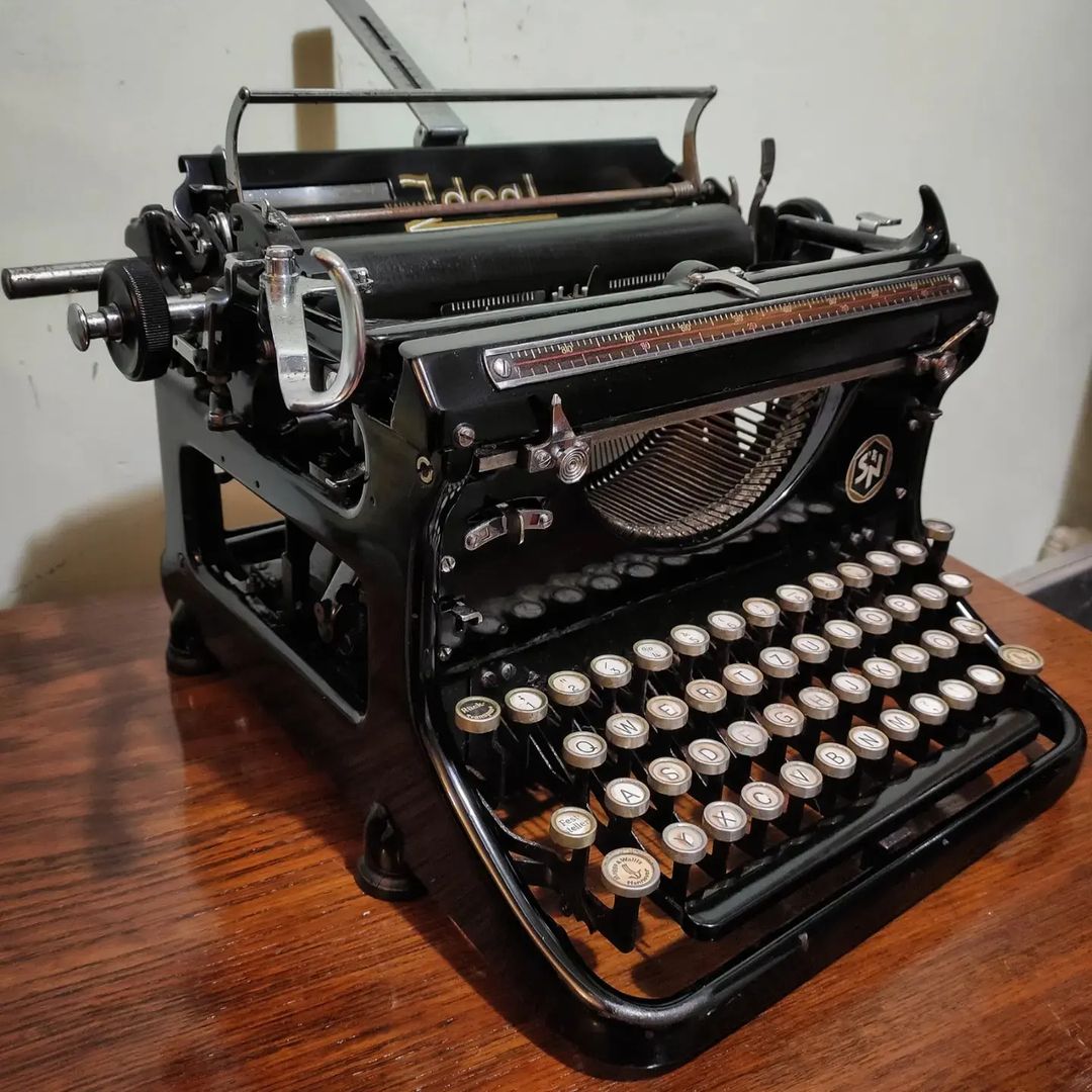 1930's Germany  Ideal brand ET model office typewriter with serial number