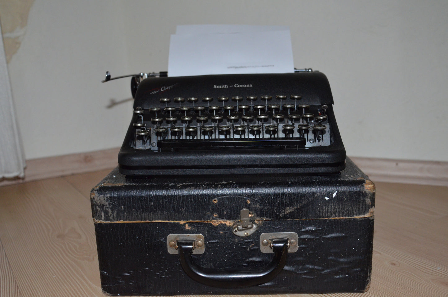 Smith Corona Clipper Typewriter,Glass Key Typewriter ,A Keyboard , Clean and Work Rare Typewriter