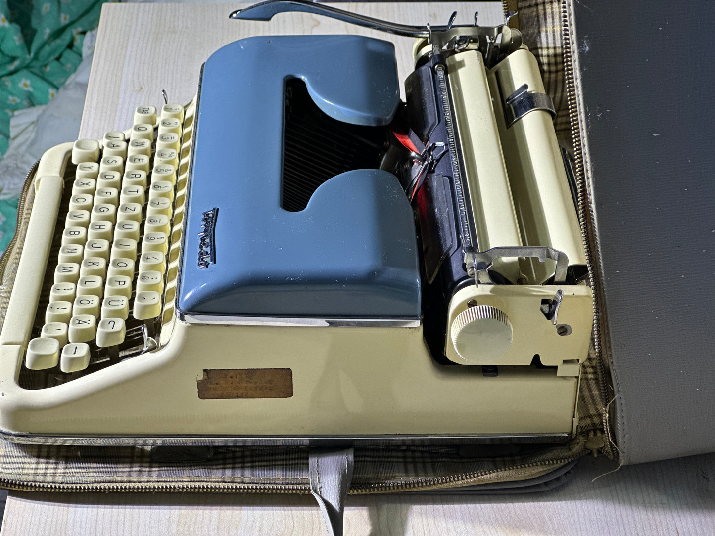 1950's Torpedo 18b Portable Typewriter, Beige and Blue Double Color Working Condition with Original Bag