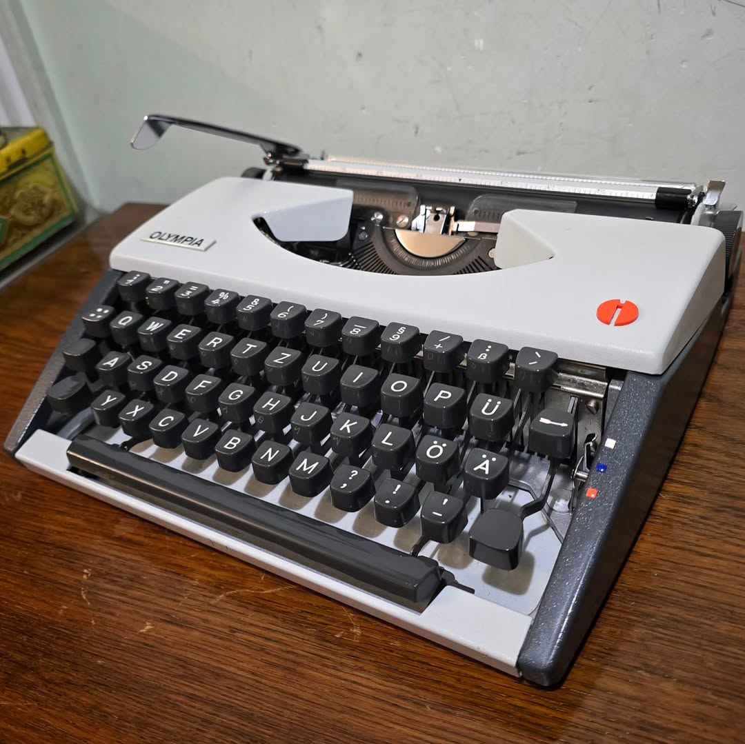 1960's Germany  Olympia brand SF De Luxe model portable typewriter