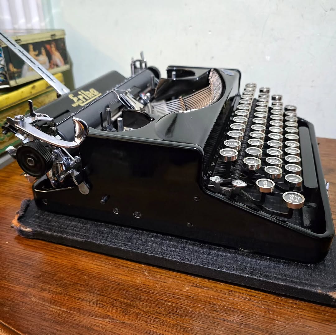 1930's Germany 3rd Reich period  Erika brand 5 model portable typewriter