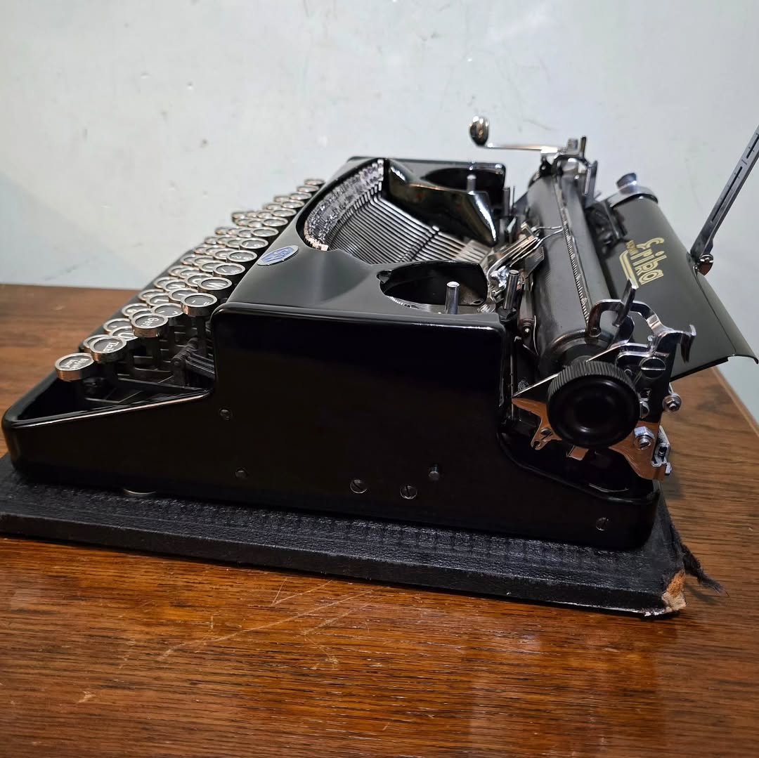 1930's Germany 3rd Reich period  Erika brand 5 model portable typewriter