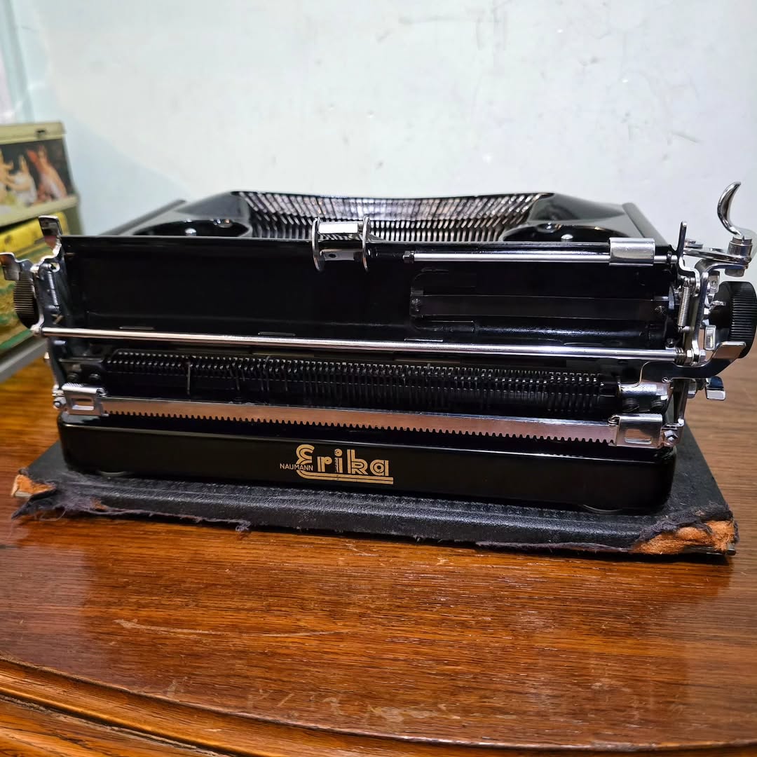 1930's Germany 3rd Reich period  Erika brand 5 model portable typewriter