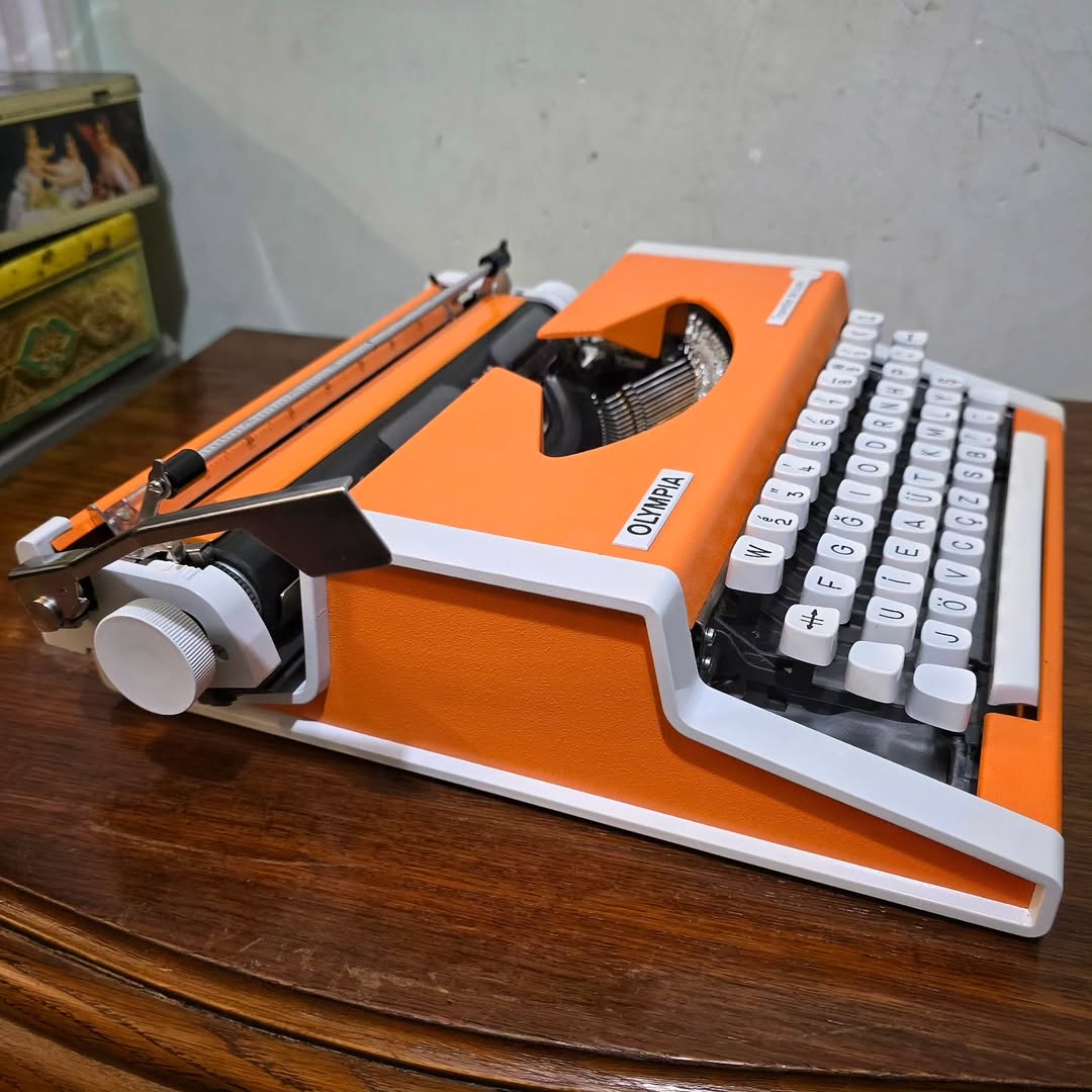 1970's Germany  Olympia brand Traveler De Luxe model portable popart typewriter