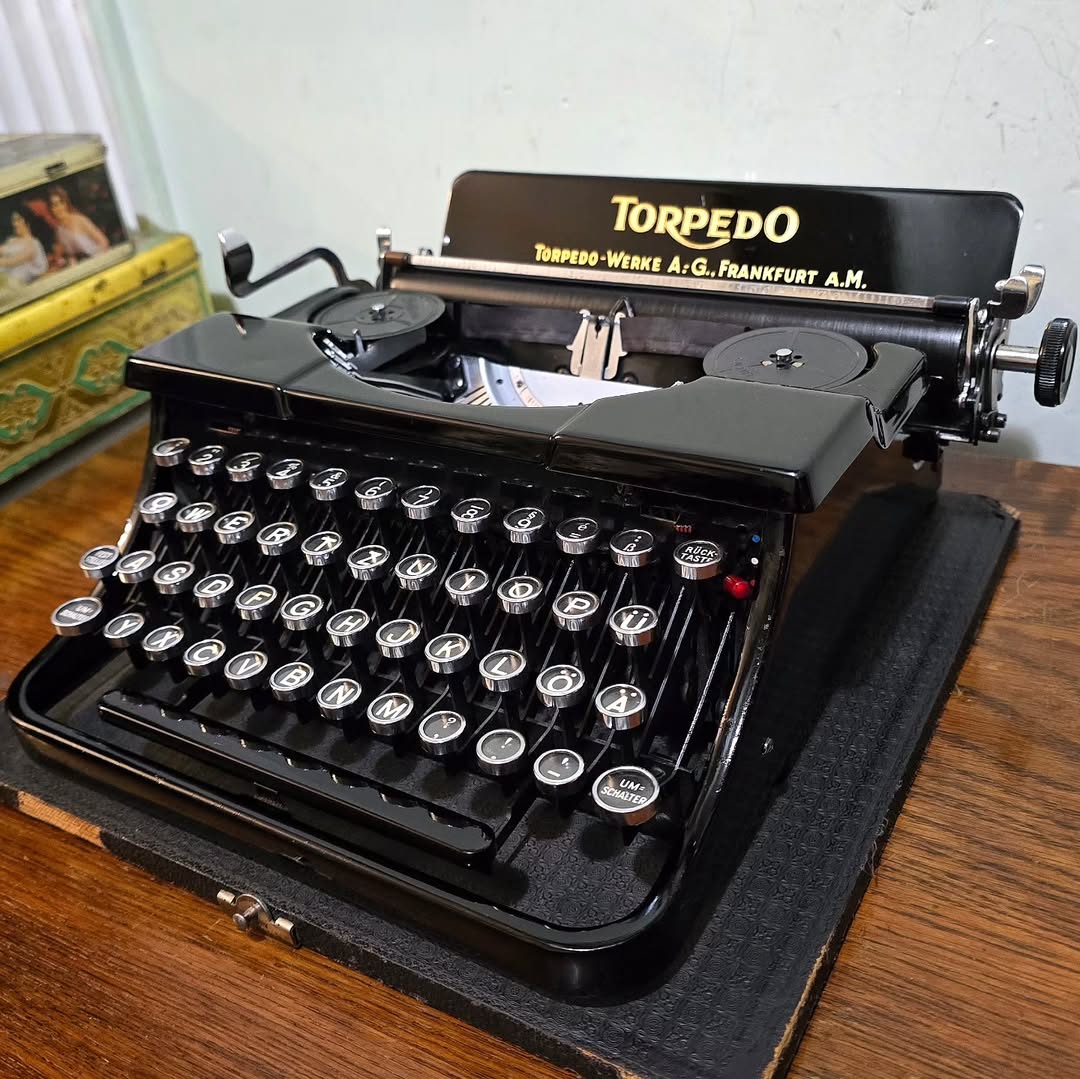 1939 Germany 3rd Reich period  Torpedo brand No.15A model portable typewriter