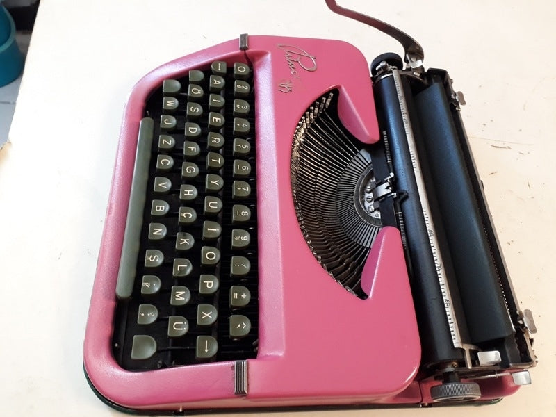Princess portable typewriter, made in Germany, manufactured in the 1950s. Q keyboard,Pink Color Typewriter