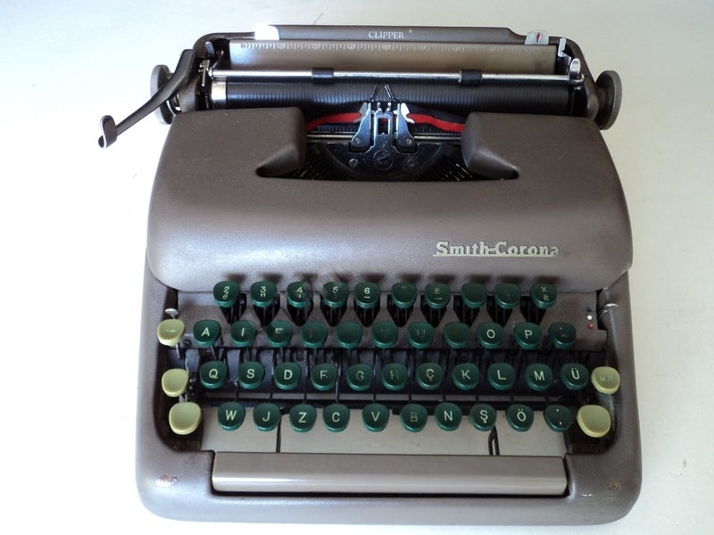 Smith Corona Clipper Typewriter, Original Color and Green Keyboard