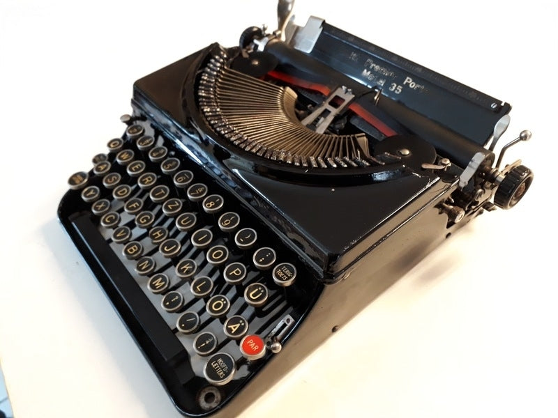 1930s American production, Smith Premier 35 portable Typewriter