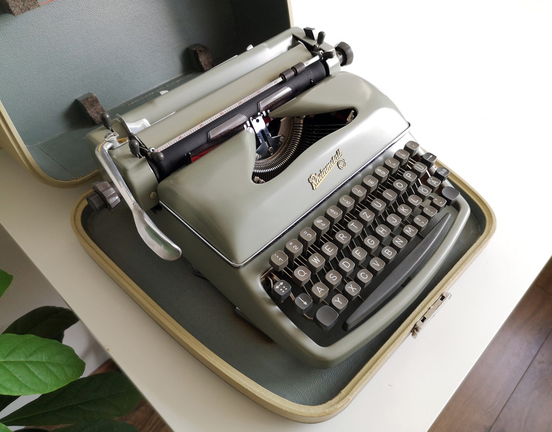 Rheinmetall KST Typewriter, original olive green color in mint condition. from the 1950s. Collectible. Unusual gift. Type writer.