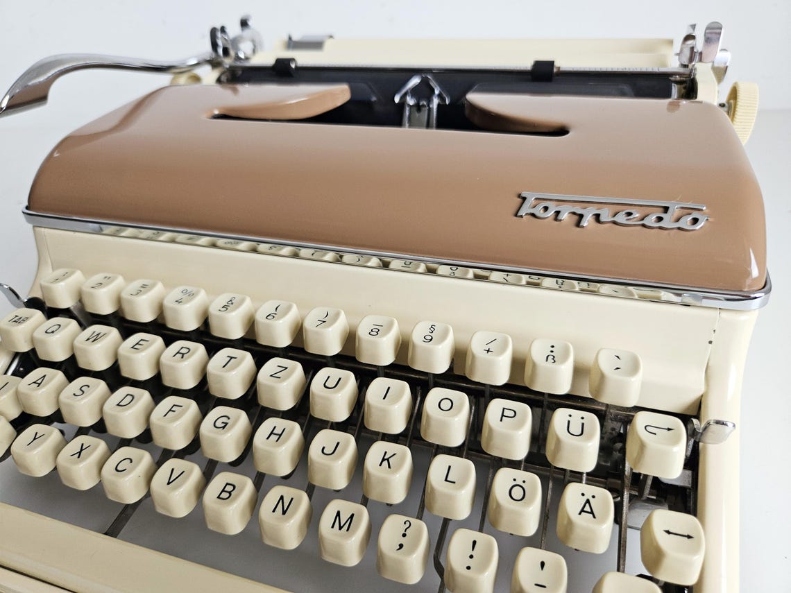 Rary cream-brown Torpedo 18, a working vintage typewriter from the 1950s. Awesome condition, with case. unique Gift, retro