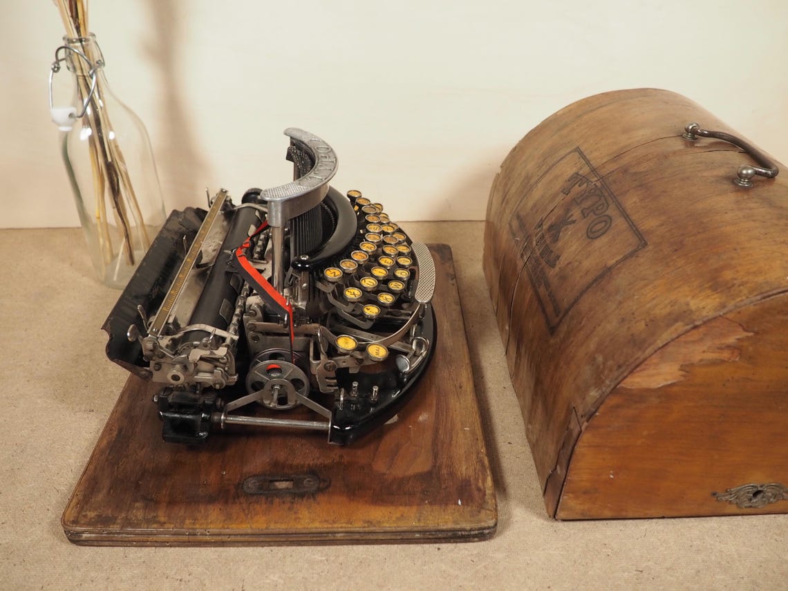 Typewriter Hammond 12 Ideal (1904) rare antique Hammond typewriter with base and case machine